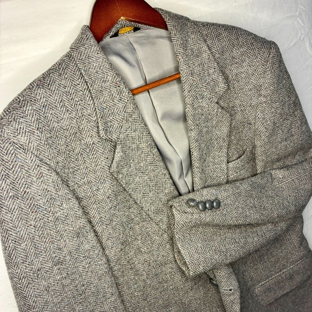 Farah Clothing Co Men's 40R Gray Herringbone Wool Sport Coat, Leather Buttons